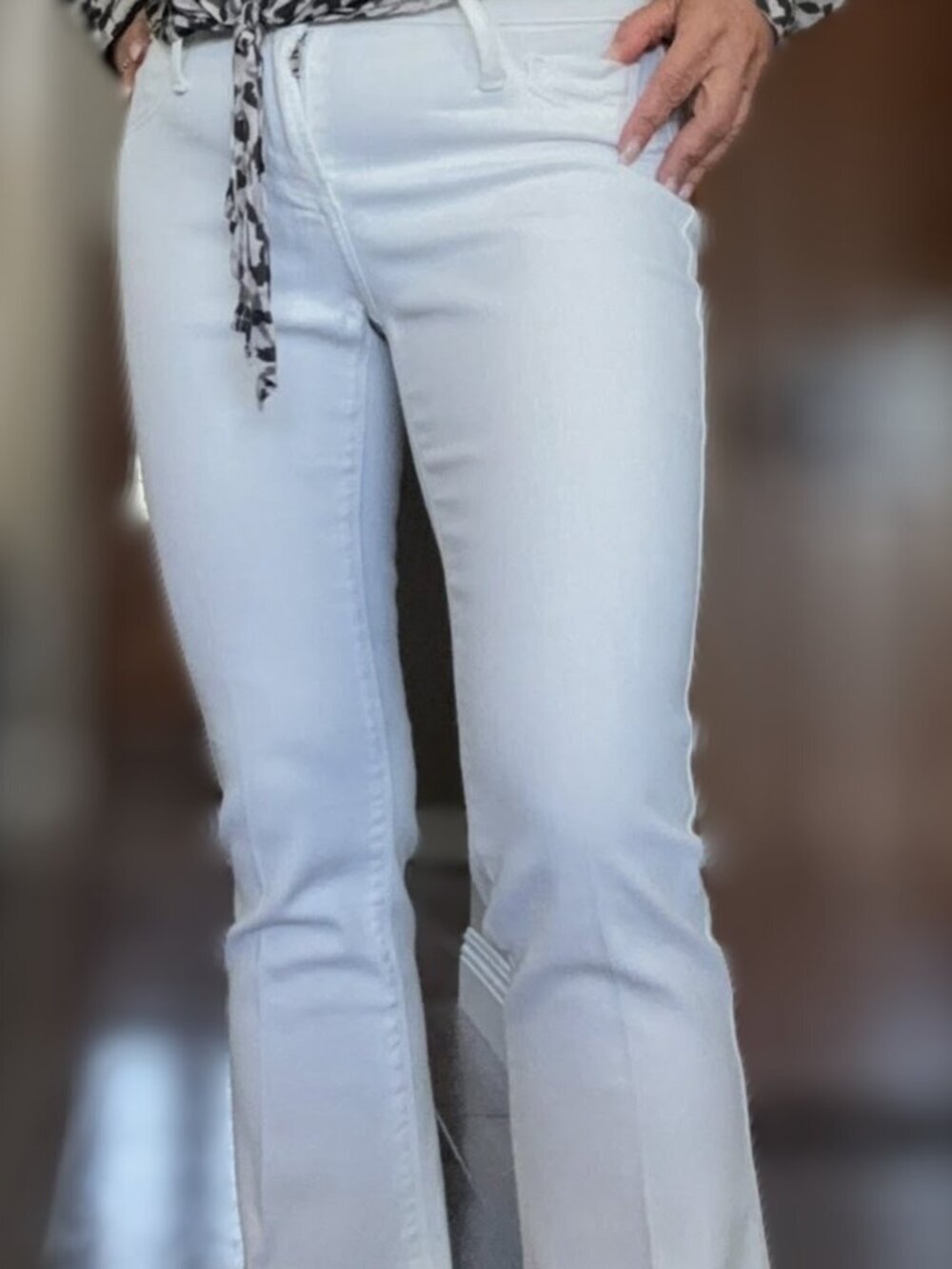 Black Orchid White Flare Jeans Size 25 5-Pocket Unique Button Excellent